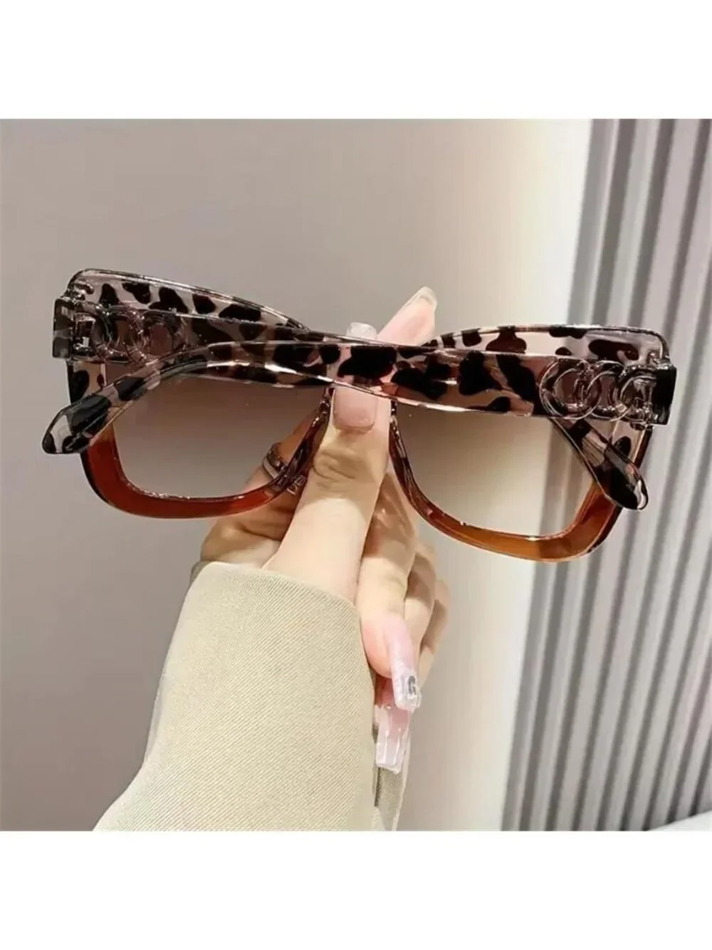 Oversized Cat Eye Frame Sunglasses